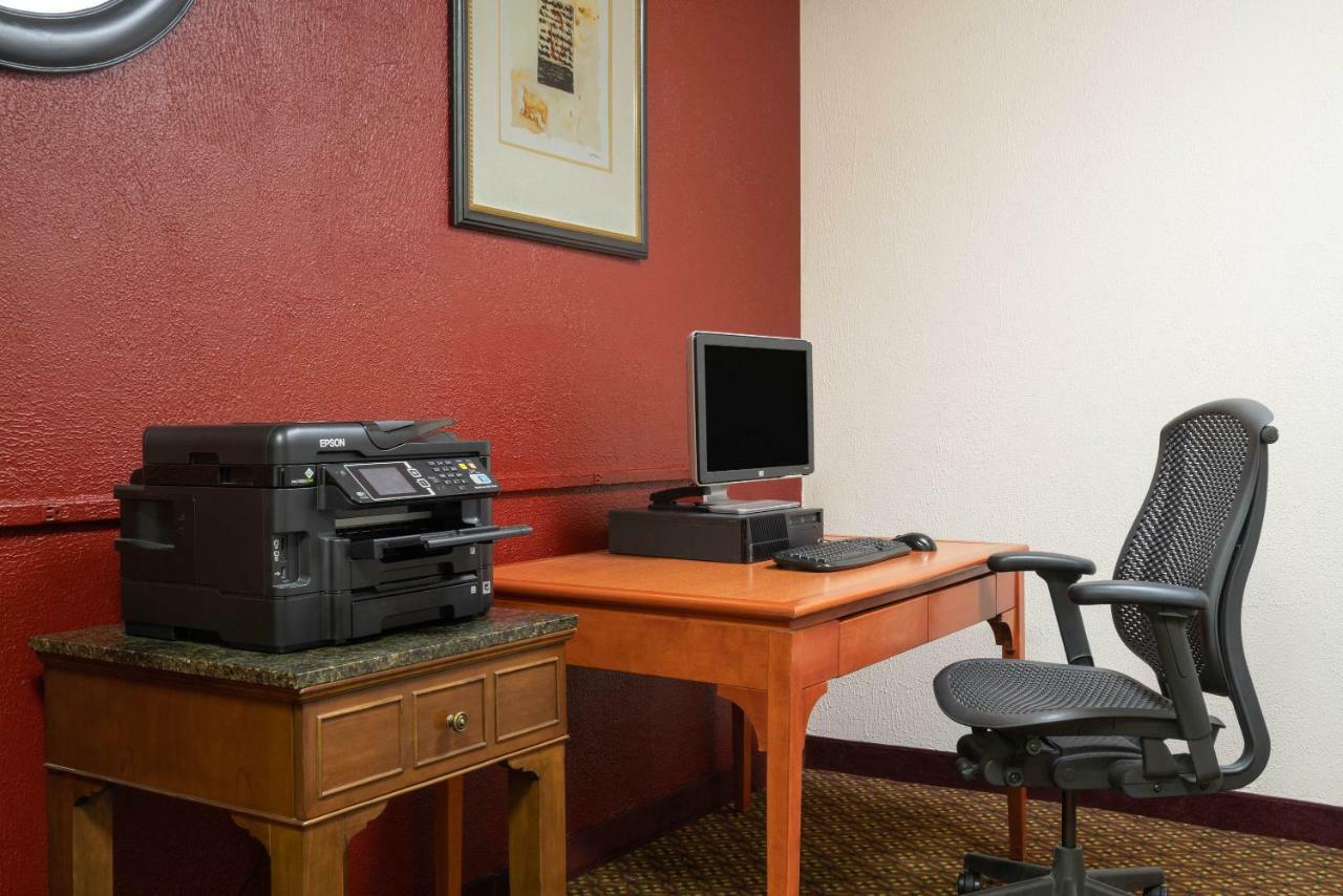 Ramada By Wyndham Albert Lea Dış mekan fotoğraf