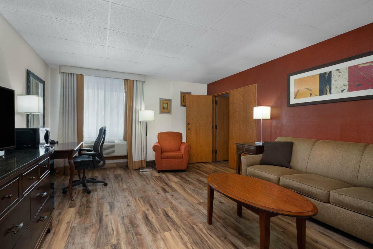 Ramada By Wyndham Albert Lea Dış mekan fotoğraf